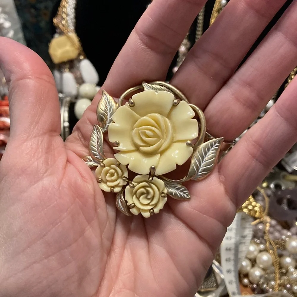 Elegant Cream Rose Brooch - Picture 1 of 3
